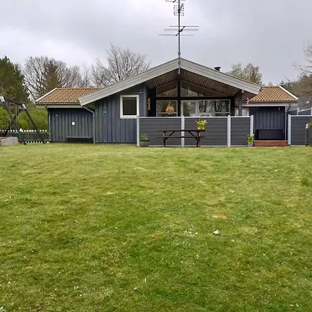 Cozy Summer House And Annex In Tranquility Glesborg